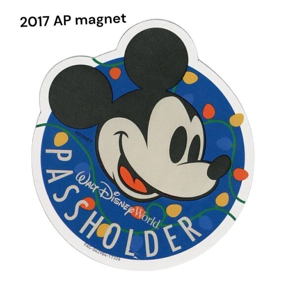 Free with a bundled purchase Disney Passholder magnet Christmas lights 2017 - Picture 1 of 10